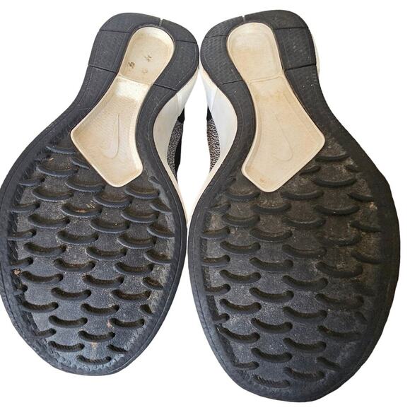 Nike - Picture 4 of 5